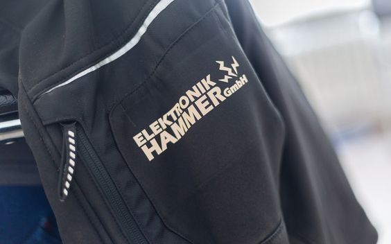 Elektronik Hammer GmbH, Mitarbeiter, Jacke
